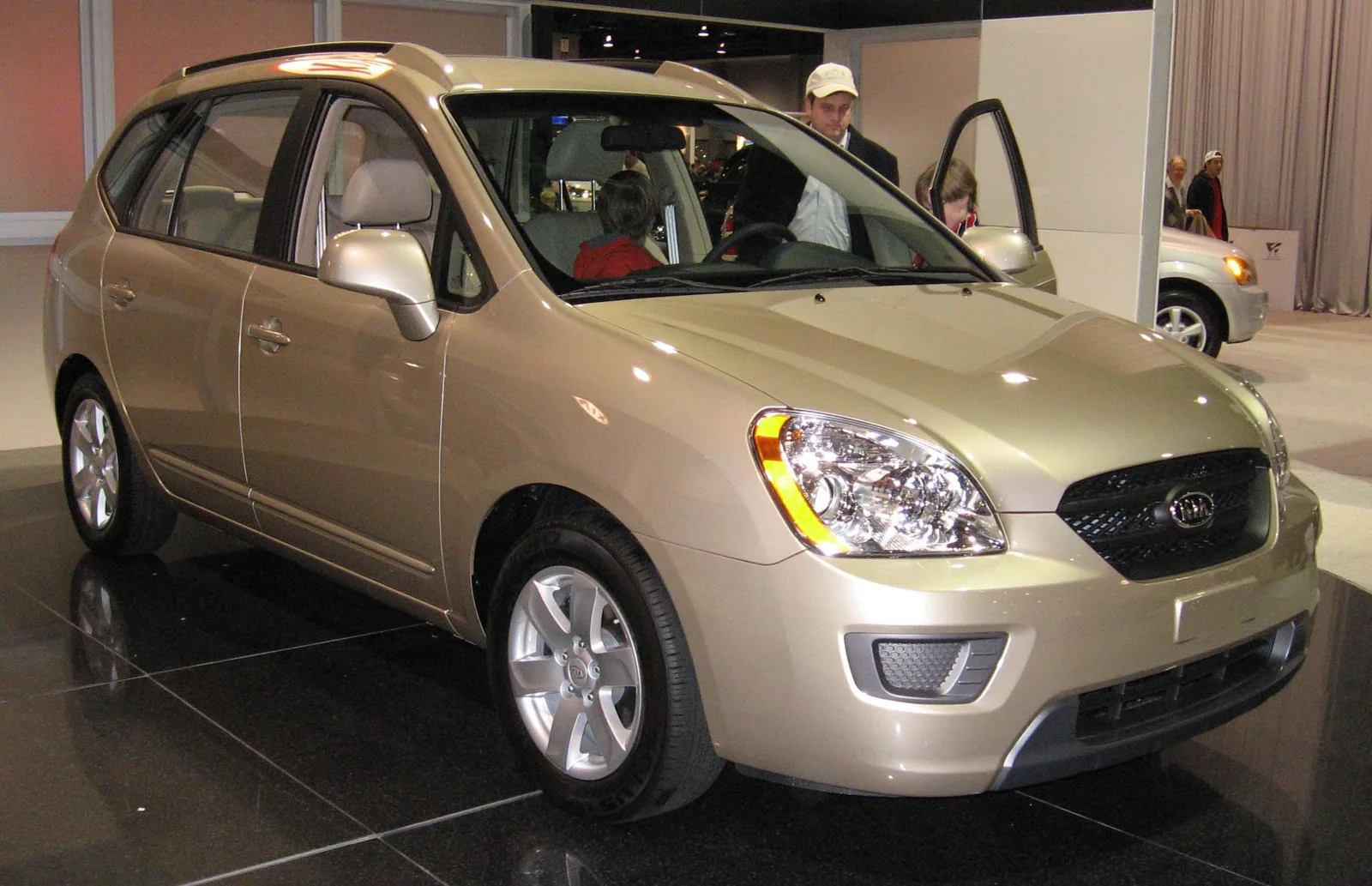 Kia Rondo UN MY2007 на автосалоне в Вашингтоне