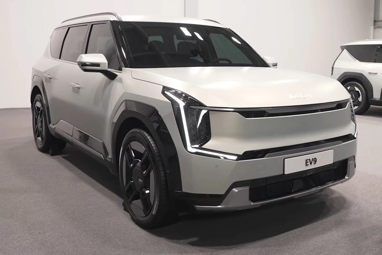 Kia EV9 — фотография автомобиля