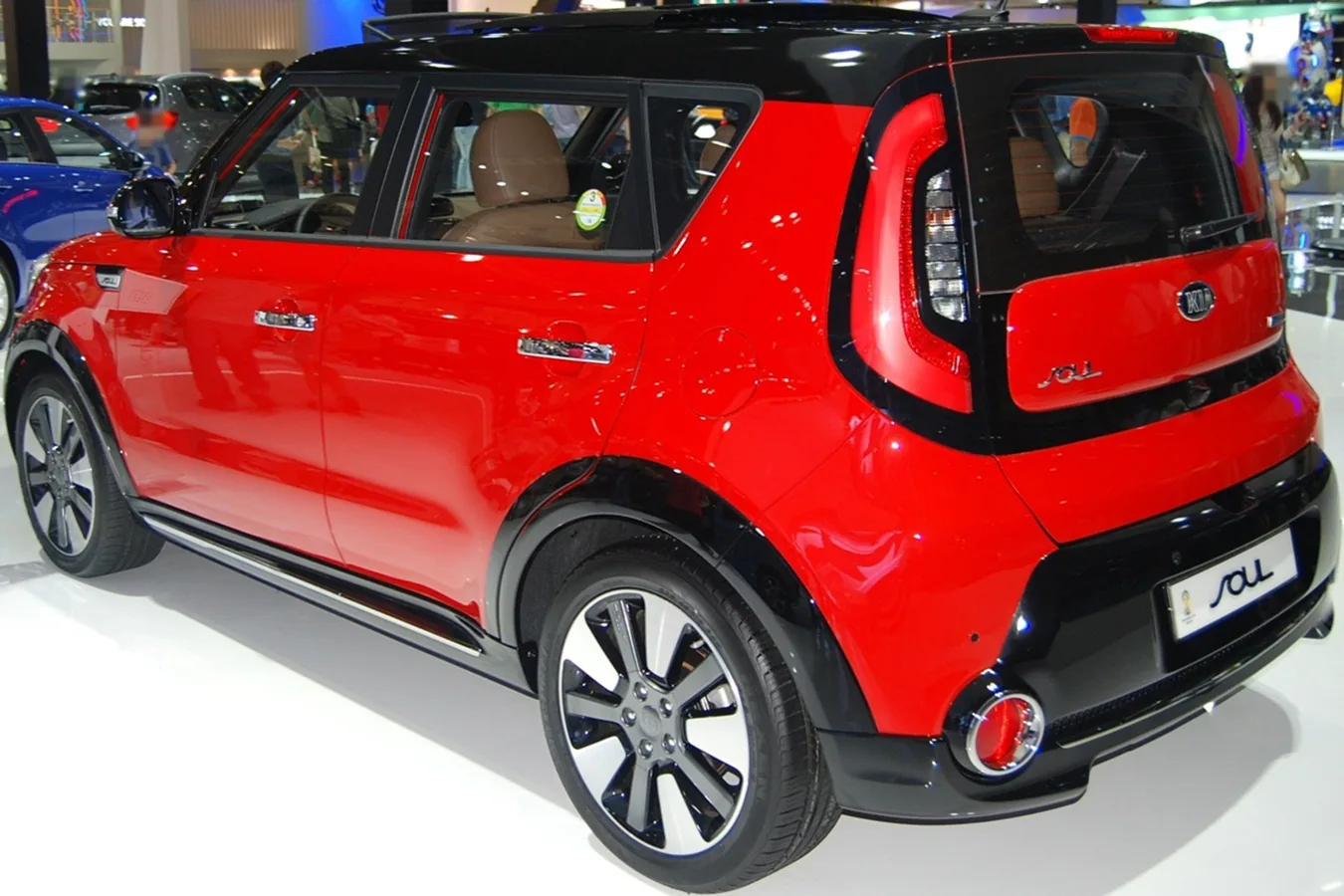Kia Soul PS сзади, корейский выставочный автомобиль