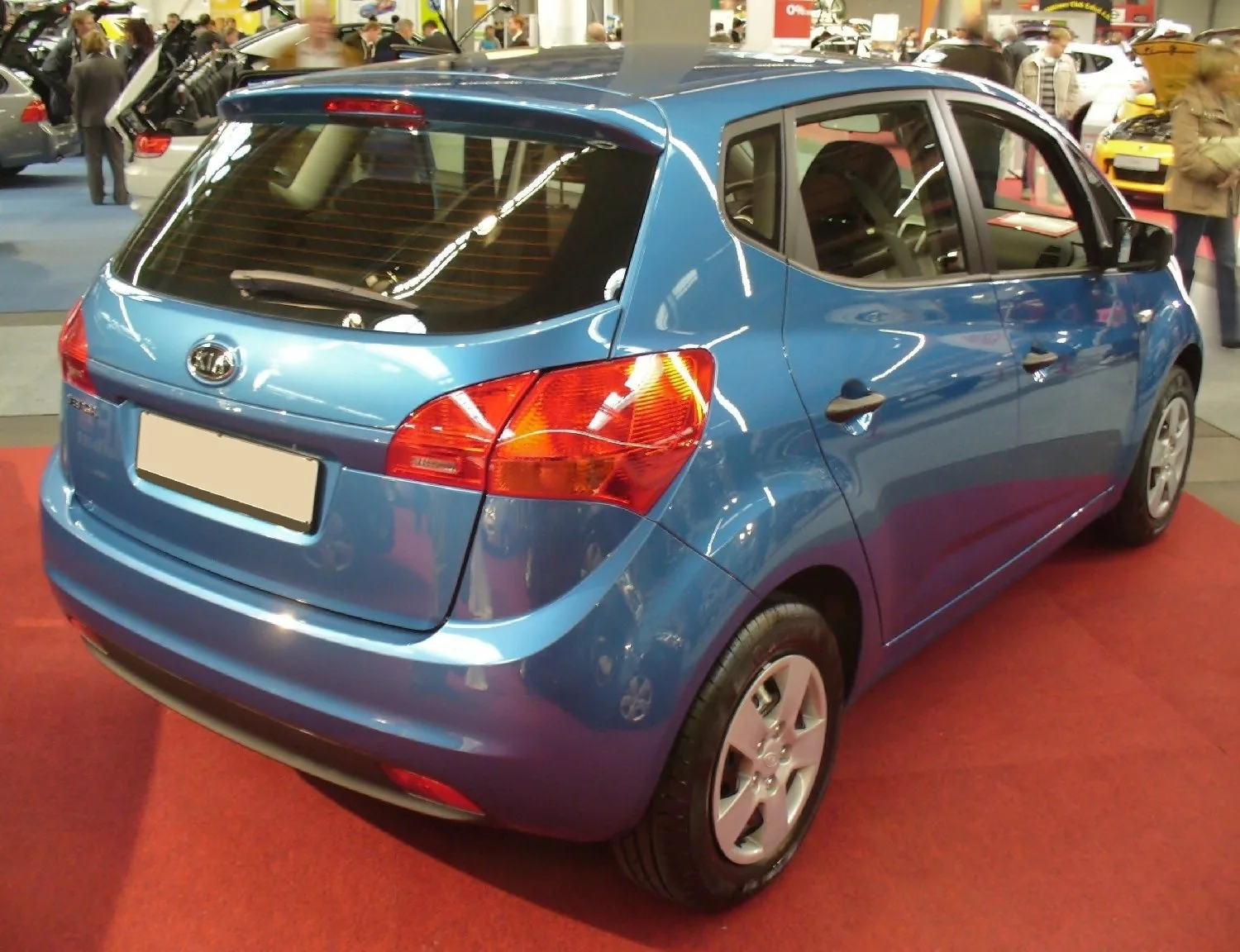 Kia Venga Vision 2010 года, вид сзади