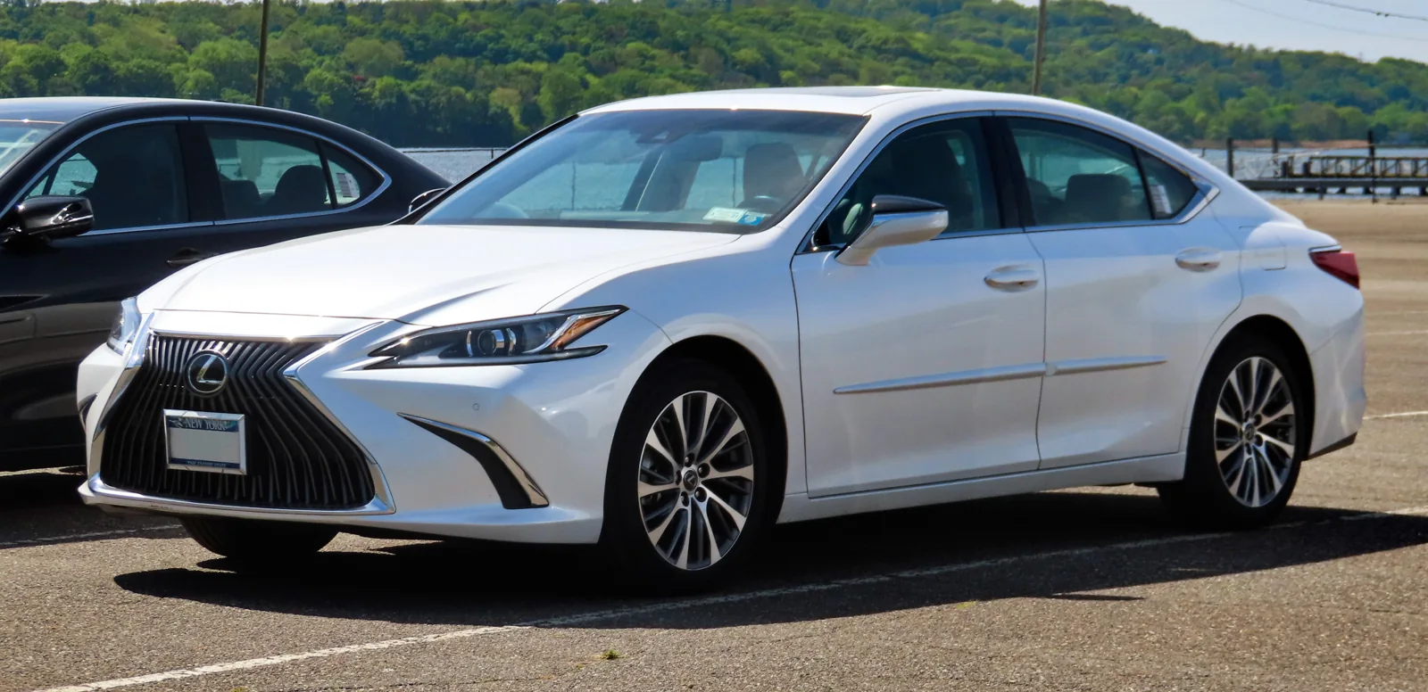 Lexus ES VII — фотография автомобиля