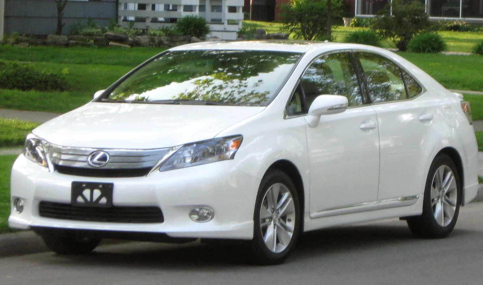 Ранний Lexus HS 250h 2010 года