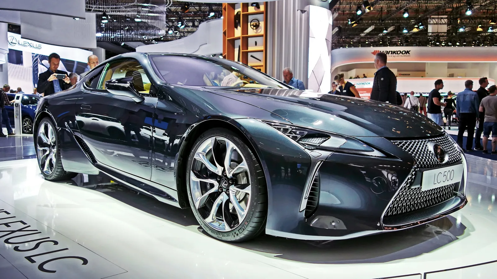 Lexus LC 500 на автомобильной выставке 2017 года