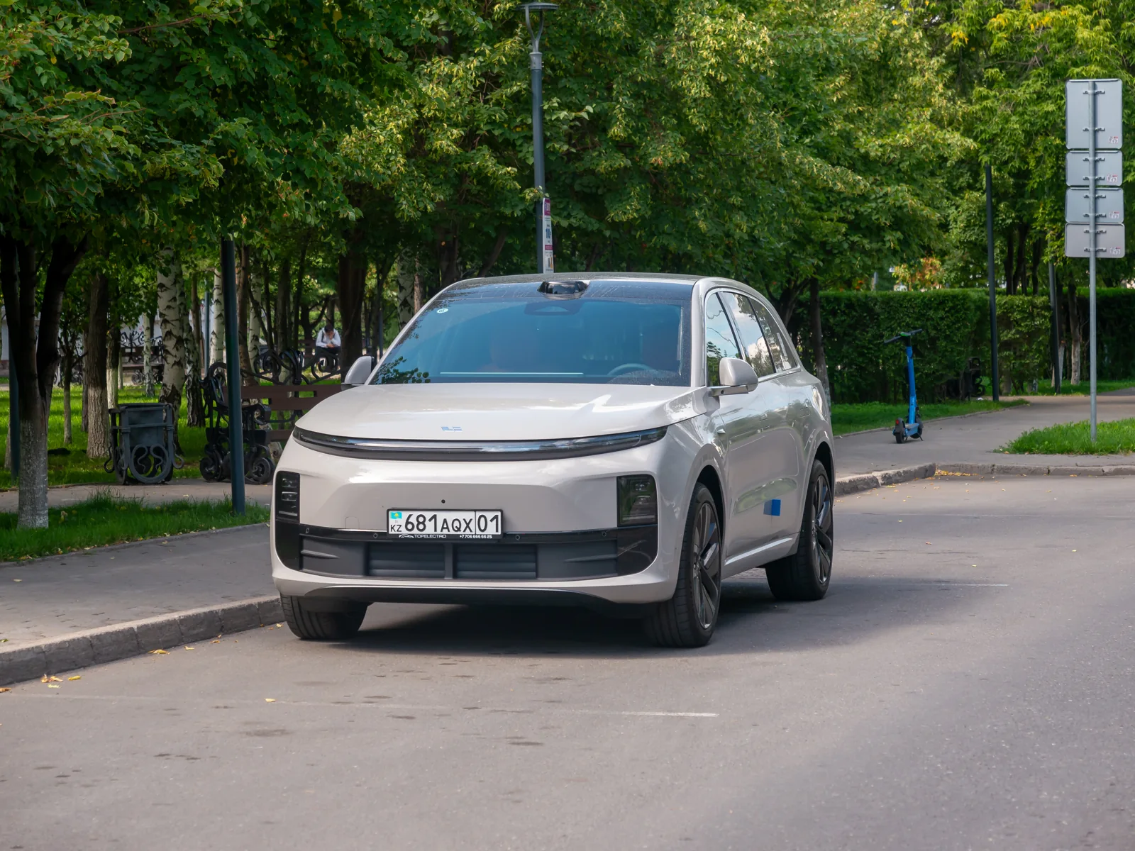 Li Auto L6 — фотография автомобиля