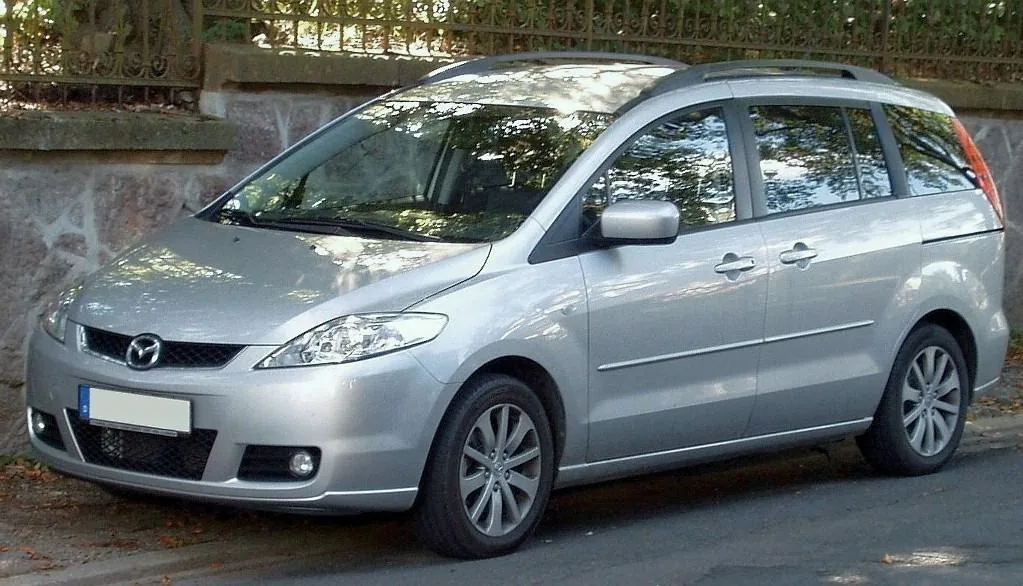 Ранняя Mazda5 CR со сдвижными задними дверями
