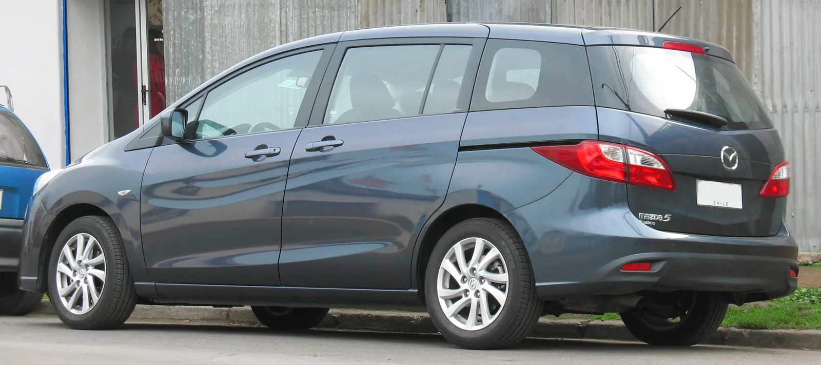 Mazda5 CW, вид сбоку и сзади
