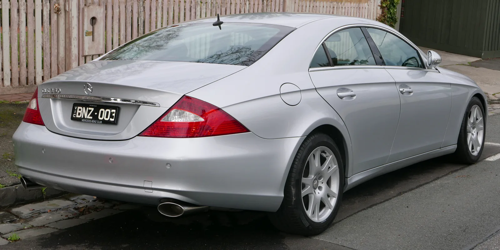 Mercedes-Benz CLS350 C219, вид сзади