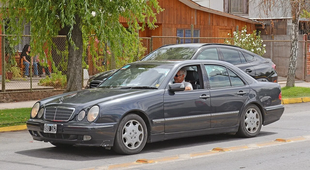 Mercedes-Benz E-Class W210 — фотография автомобиля