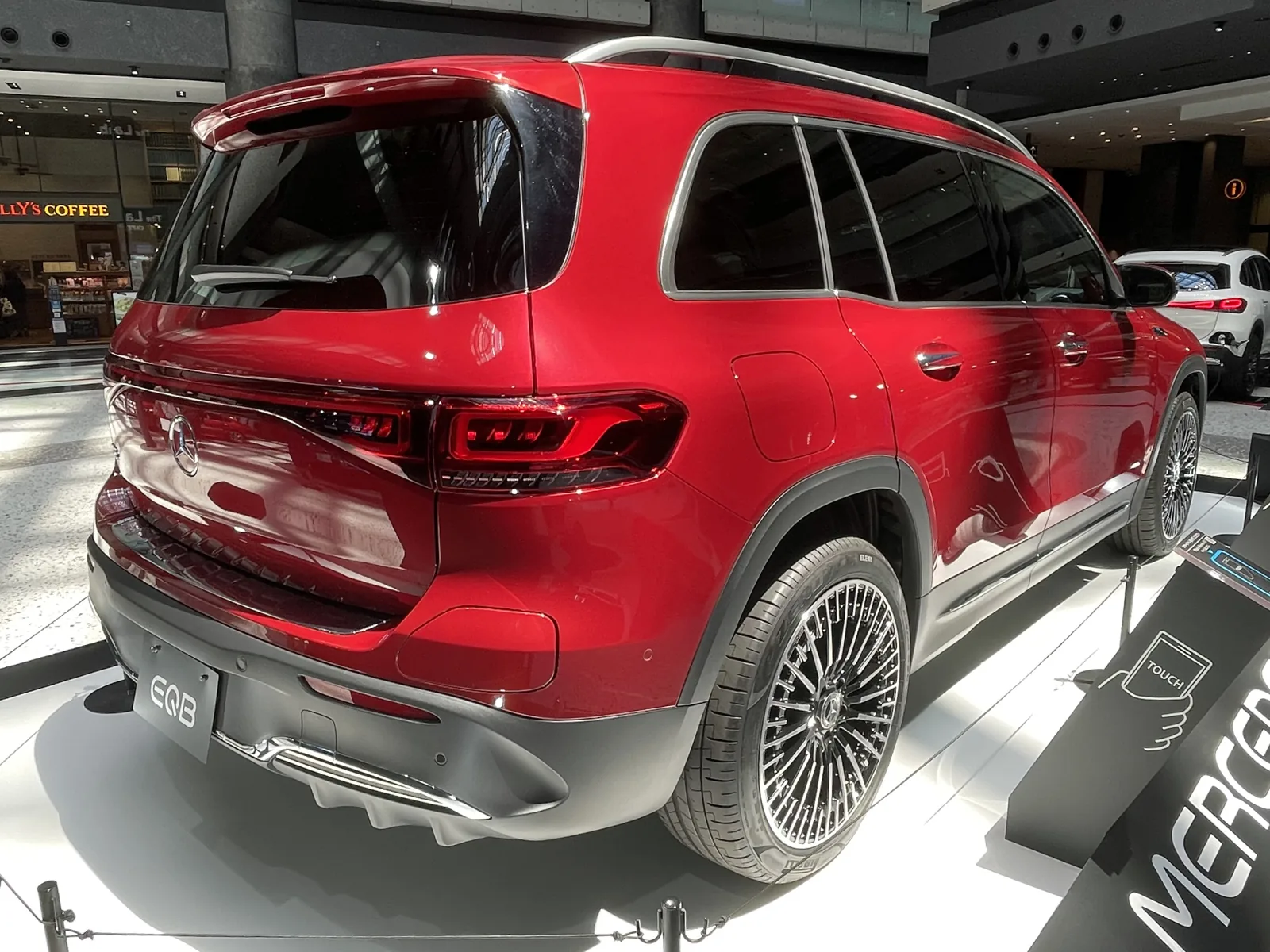 Mercedes-Benz EQB X243 сзади