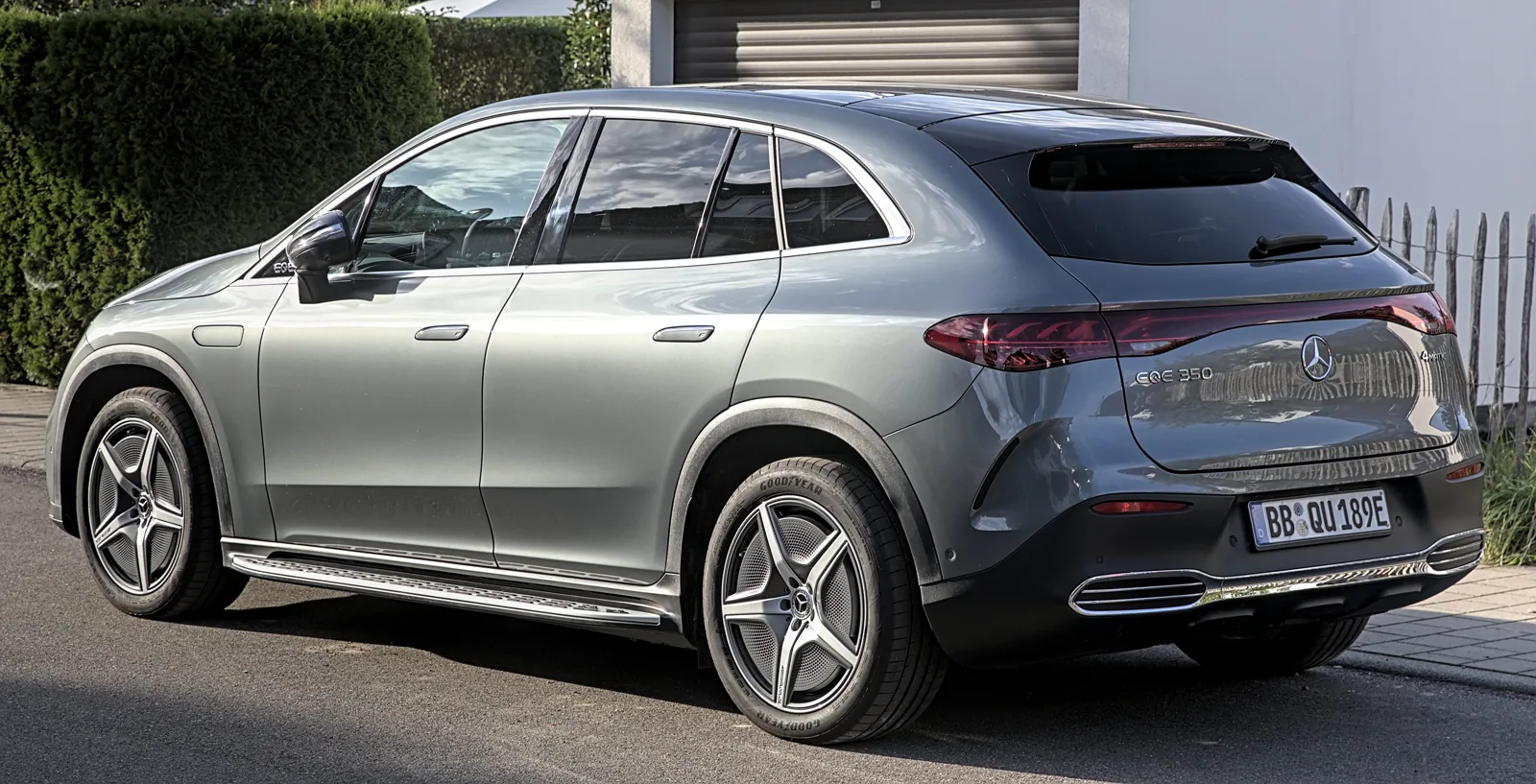 Mercedes-Benz EQE SUV 350 4MATIC сзади
