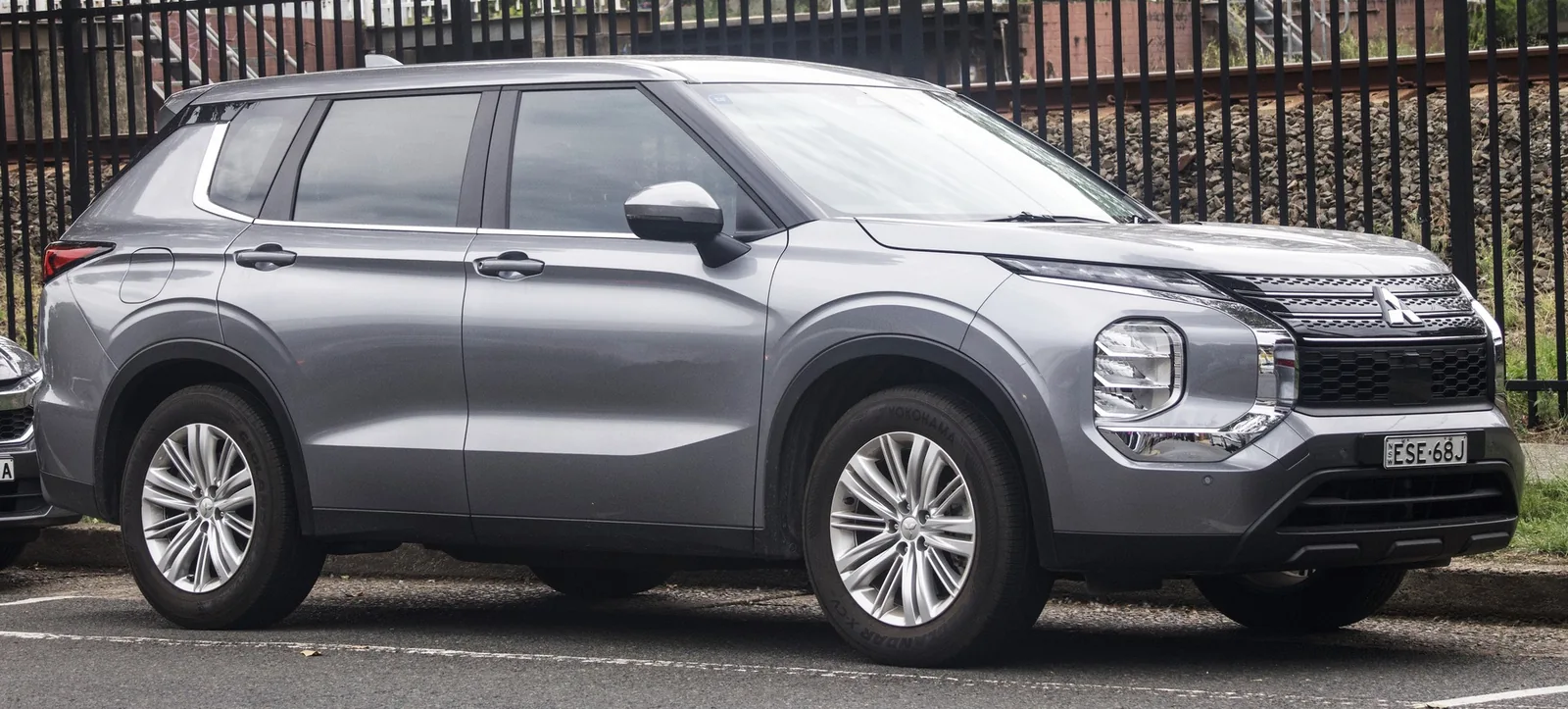 Mitsubishi Outlander IV — фотография автомобиля
