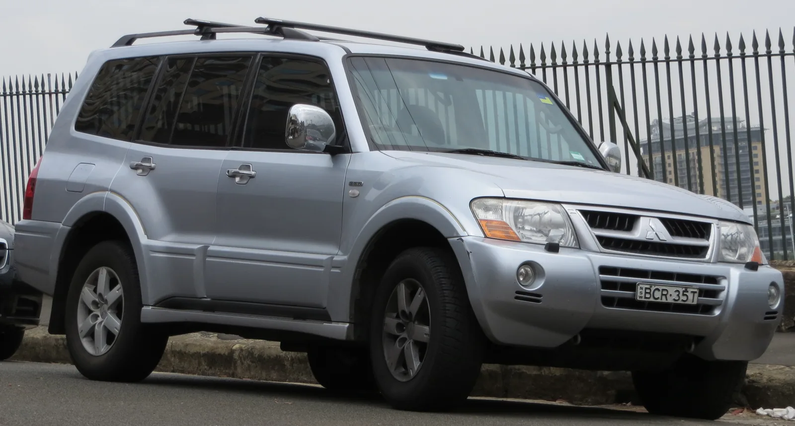 Mitsubishi Pajero третьего поколения, NP Exceed 2004 года