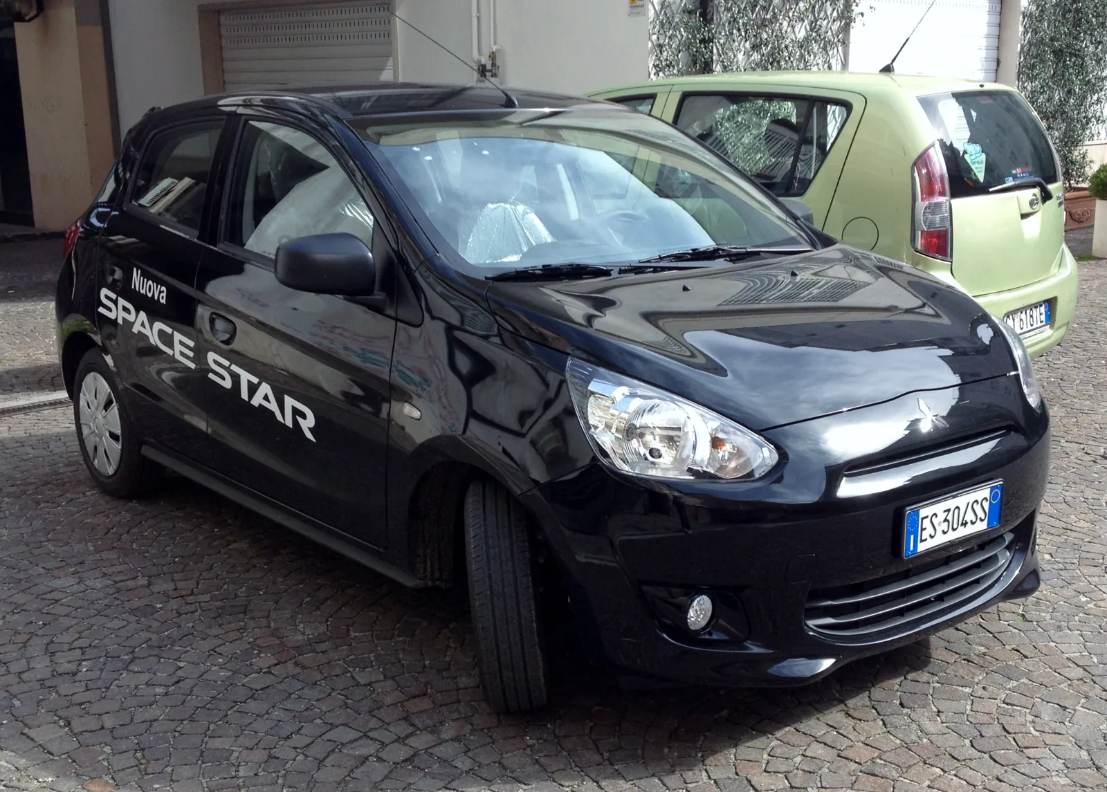 Ранний Mitsubishi Space Star A00, вид спереди