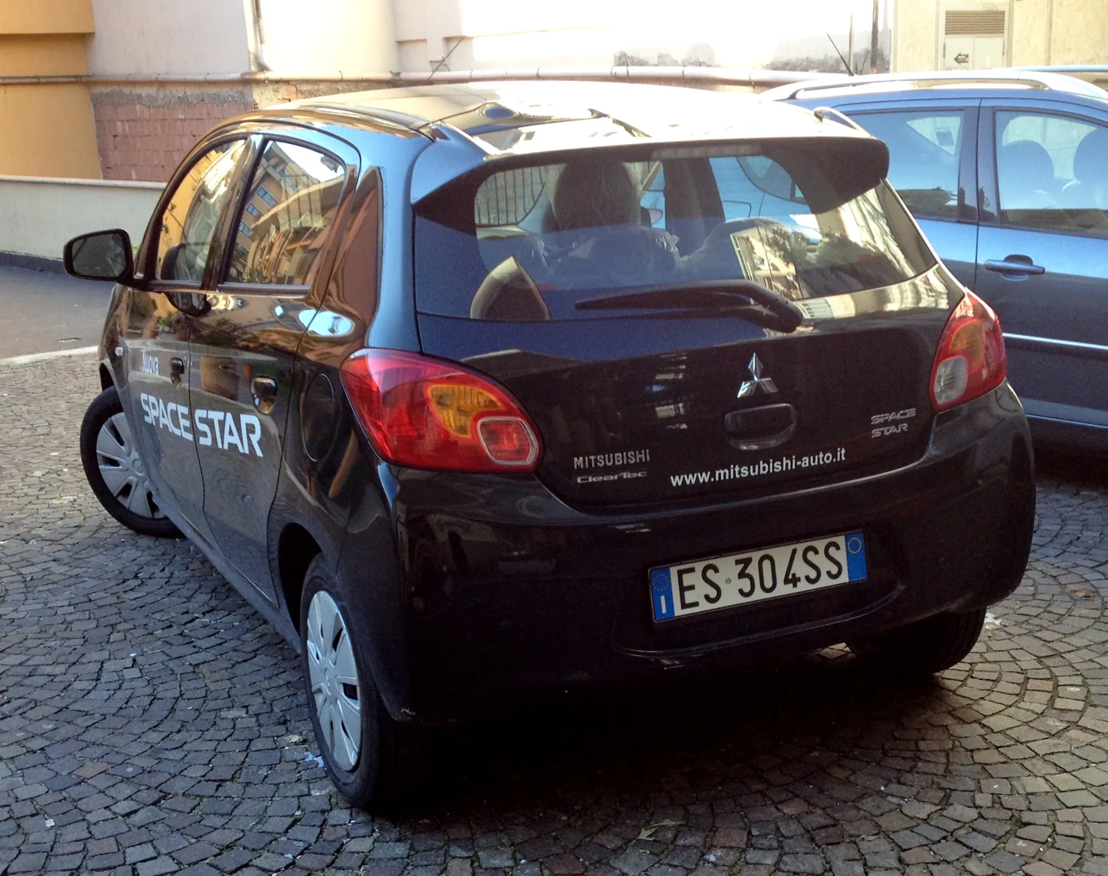 Ранний Mitsubishi Space Star A00, вид сзади