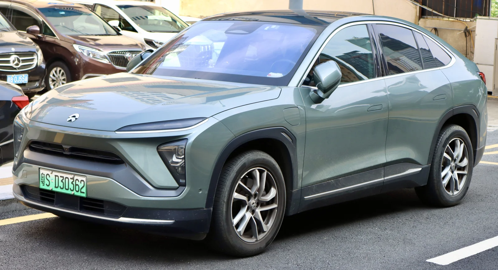 NIO EC6 первого поколения, версия 2020 года; снимок сделан в 2023 году. Комплектация и батарея проверяются по документам.