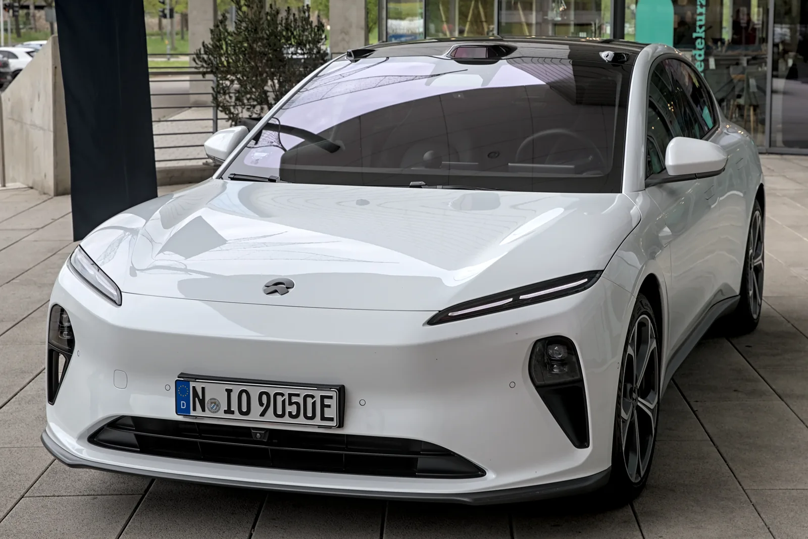 NIO ET5, вид спереди
