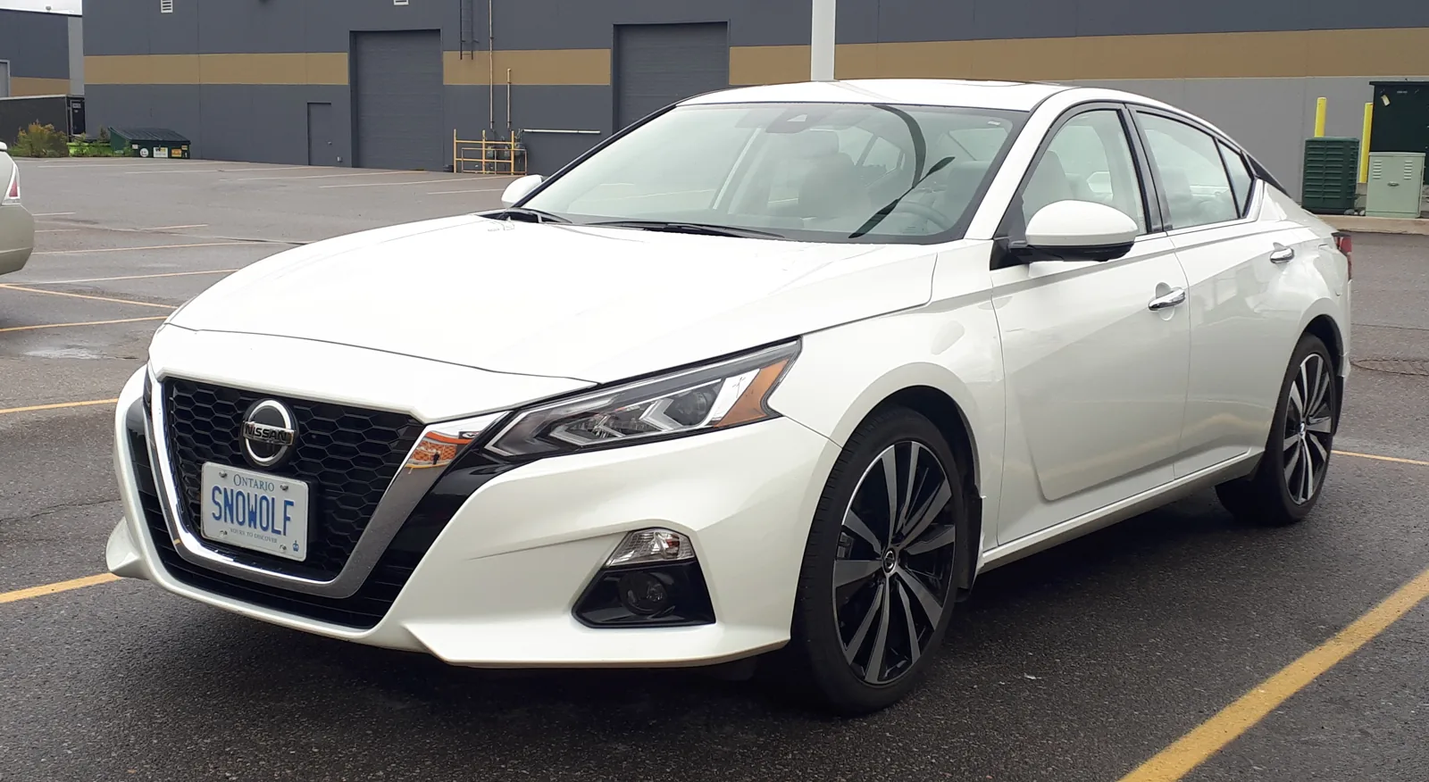 Ранняя Nissan Altima L34, вид спереди