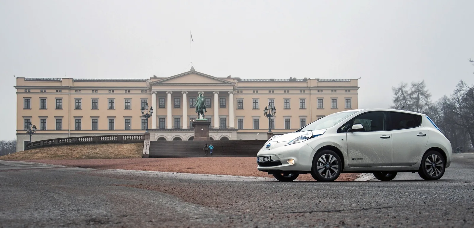 Nissan Leaf ZE0 — фотография автомобиля