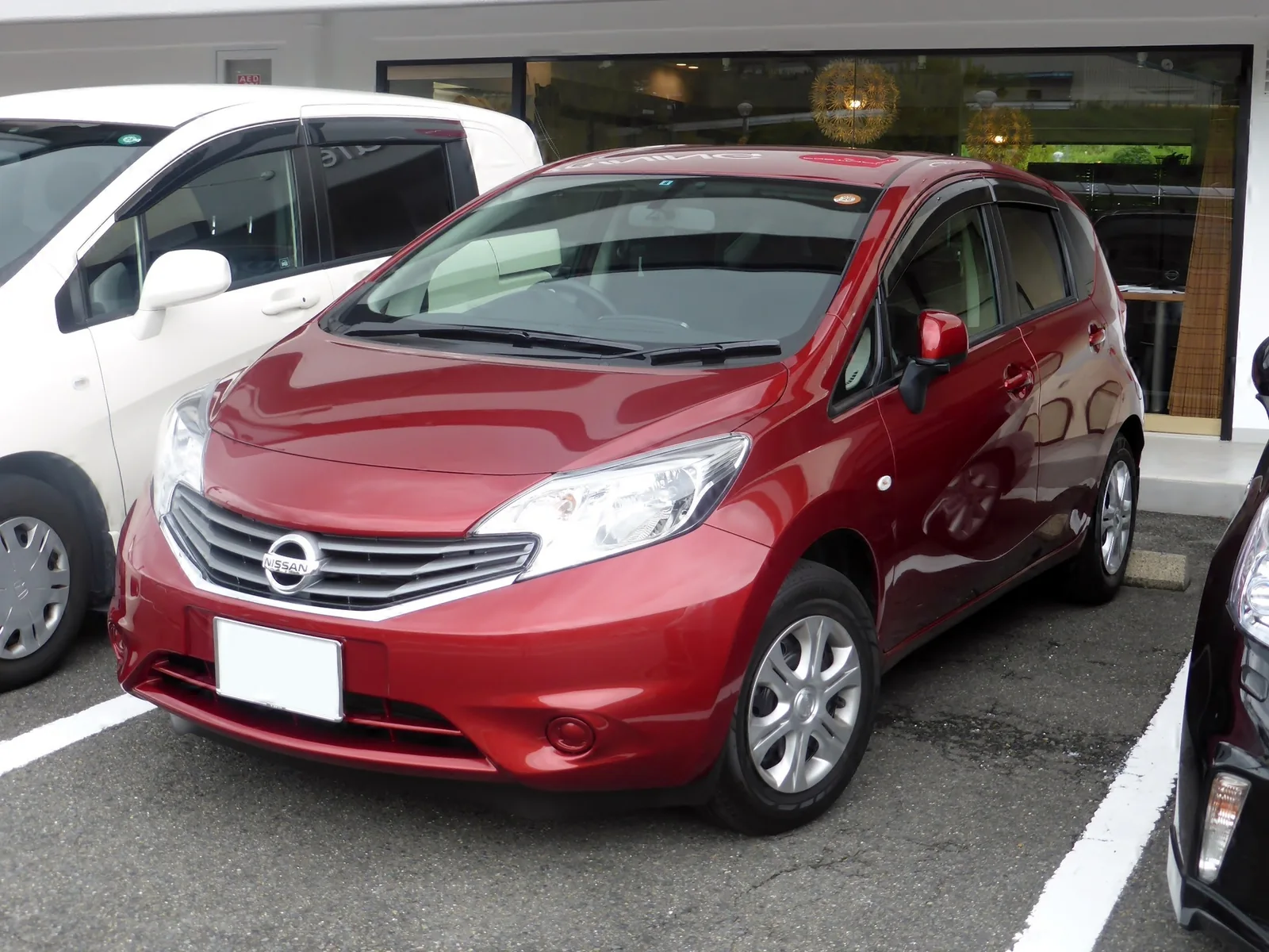 Nissan Note E12 — фотография автомобиля