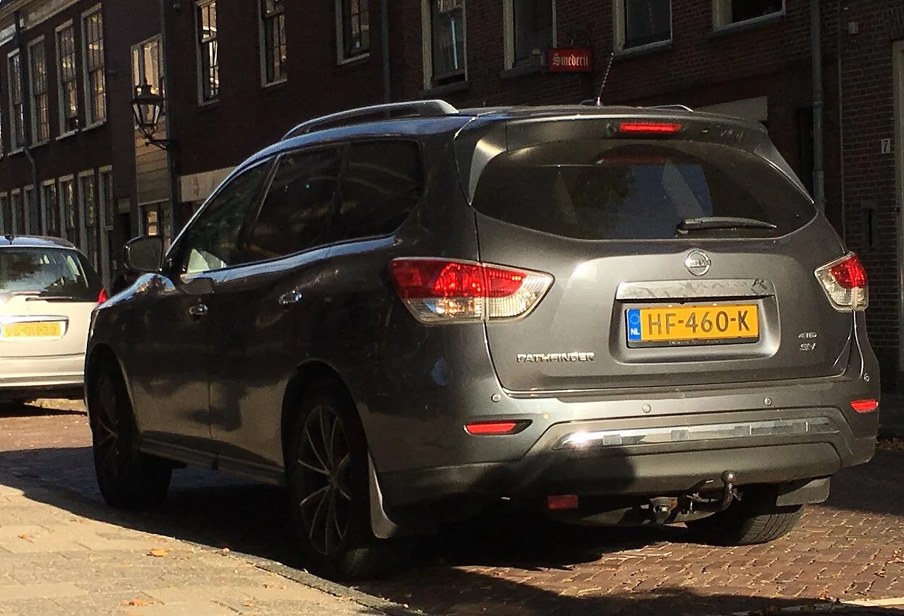 Nissan Pathfinder R52 — фотография автомобиля