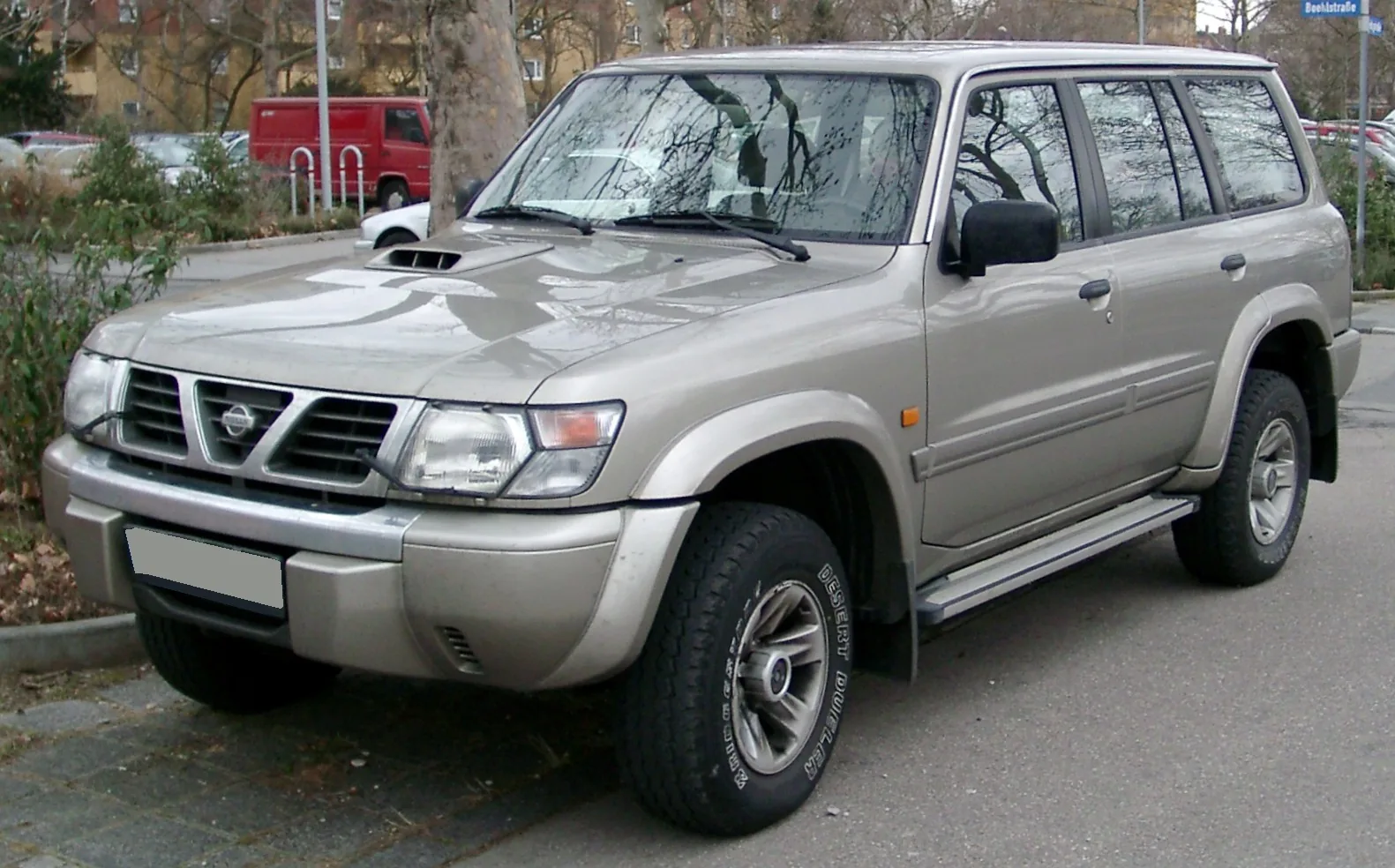 Nissan Patrol GR Y61 — вид спереди