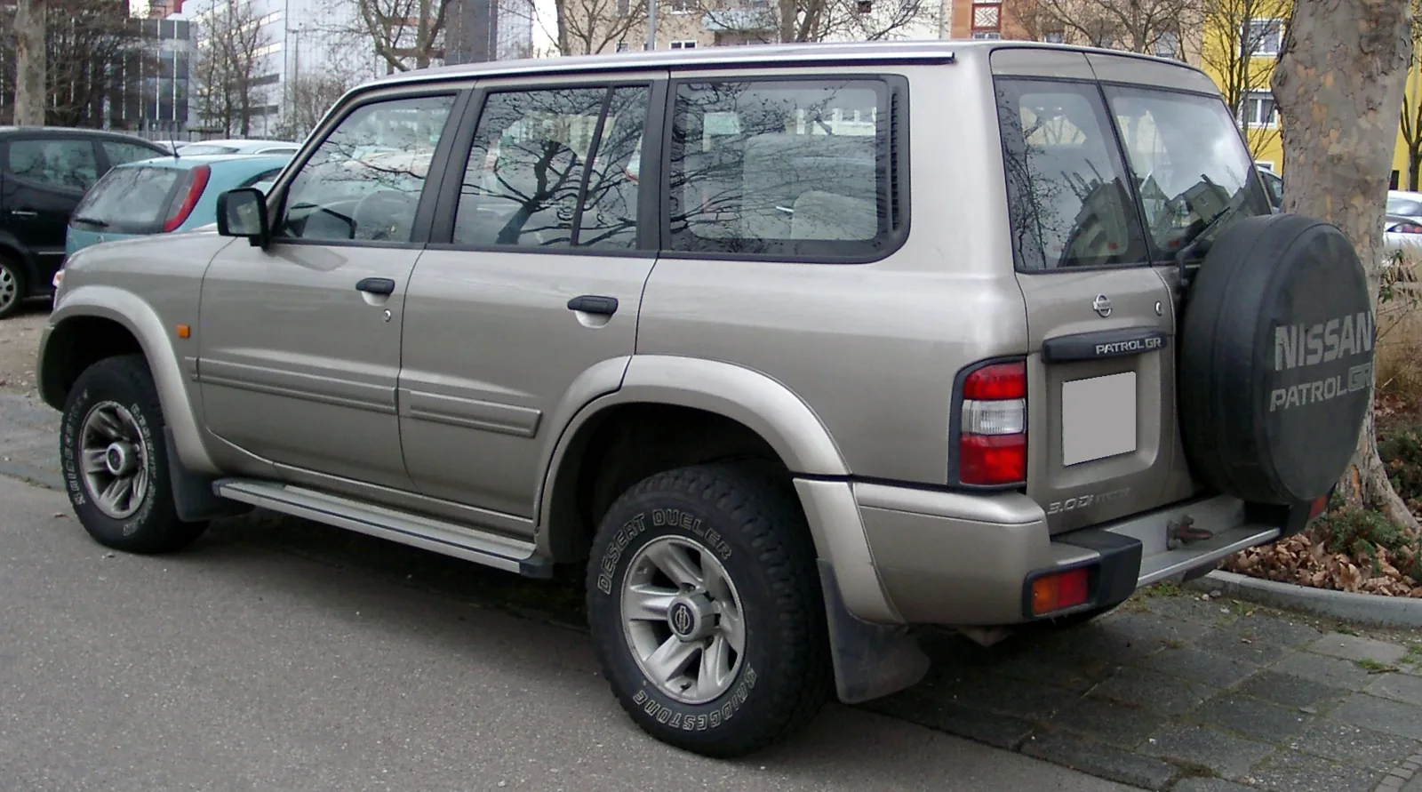 Nissan Patrol GR Y61 — другой ракурс