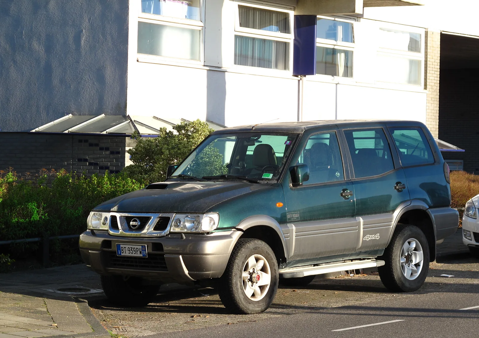 Пятидверный Nissan Terrano II R20 2002 года