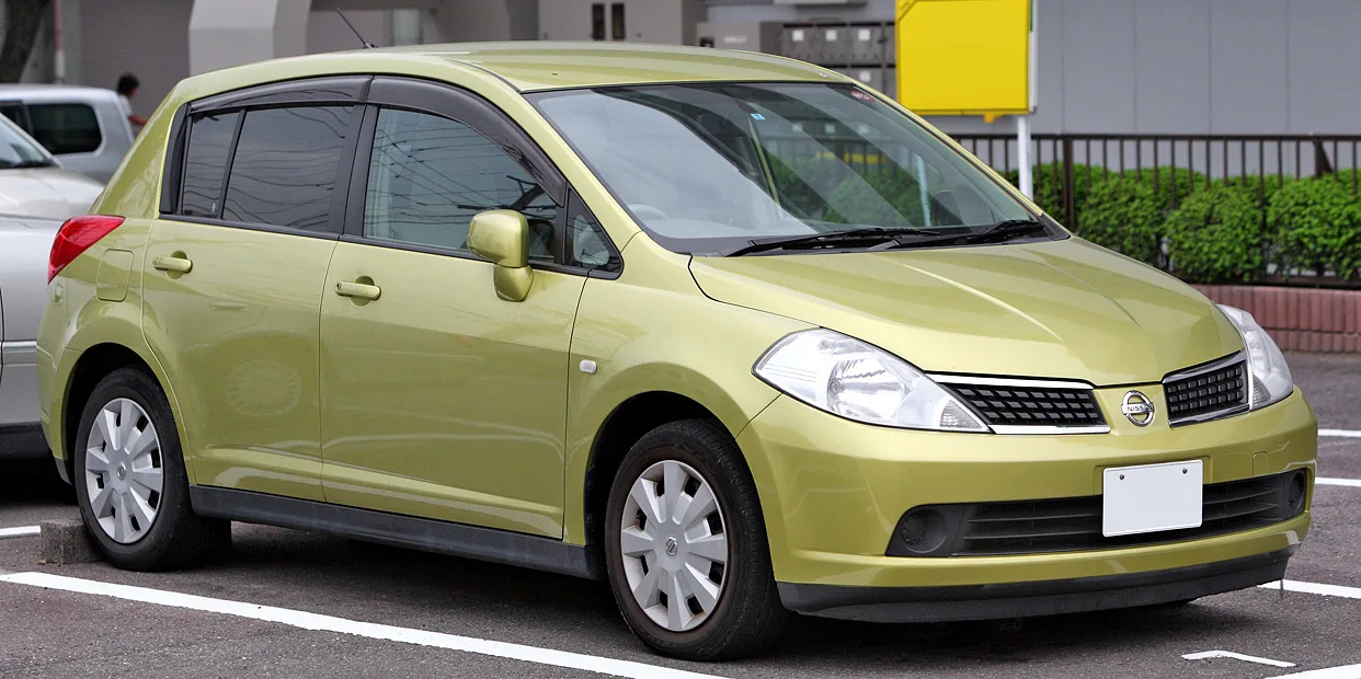 Nissan Tiida 15M C11, ранний пятидверный кузов