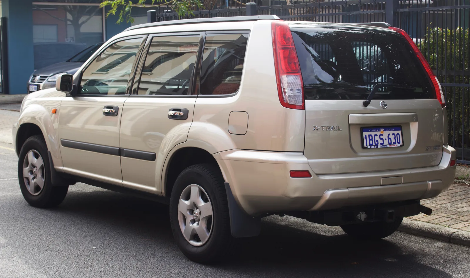 Nissan X-Trail T30 ST, вид сзади