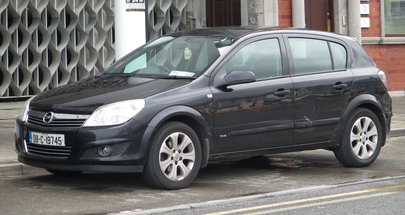 Opel Astra H — фотография автомобиля