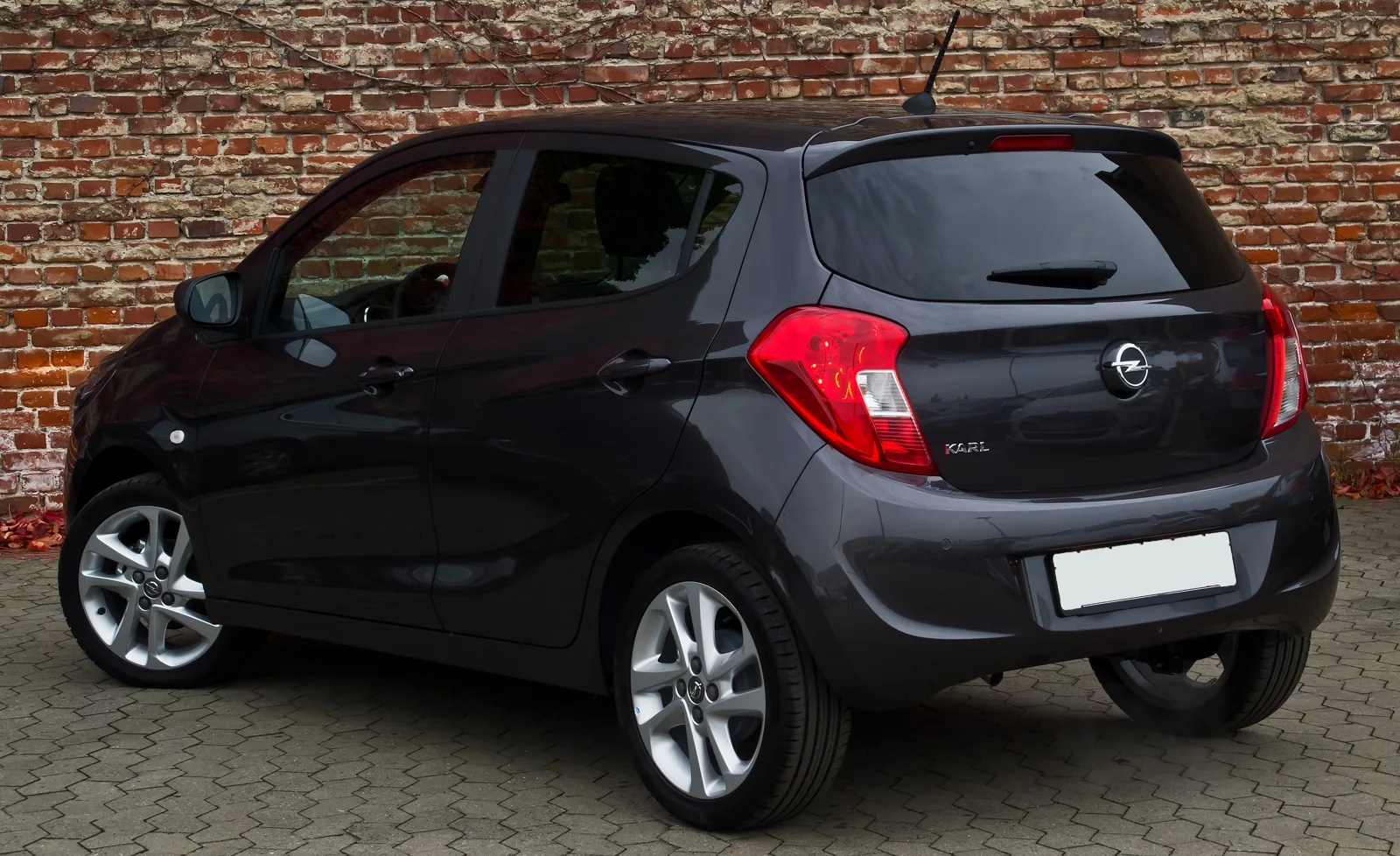 Opel Karl первого поколения, вид сзади
