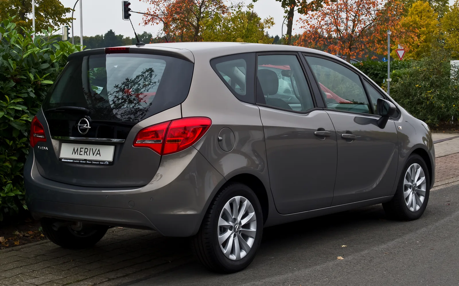 Opel Meriva B после рестайлинга, вид сзади