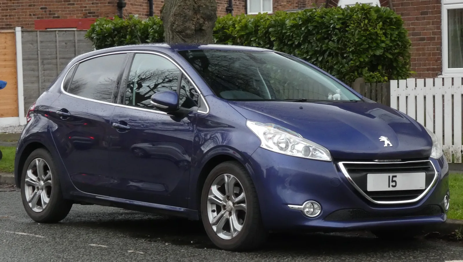 Peugeot 208 I — фотография автомобиля