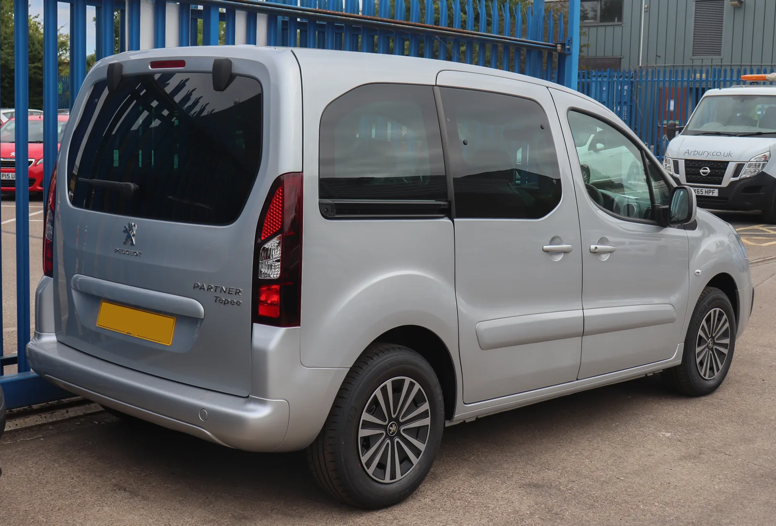Пассажирский Peugeot Partner Tepee II, вид сзади