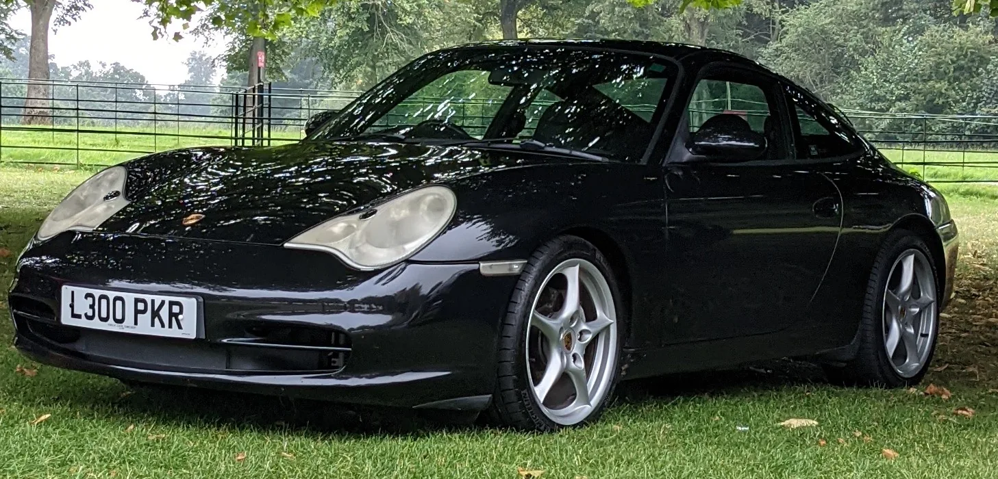 Porsche 911 Carrera 4 поколения 996 2002 года