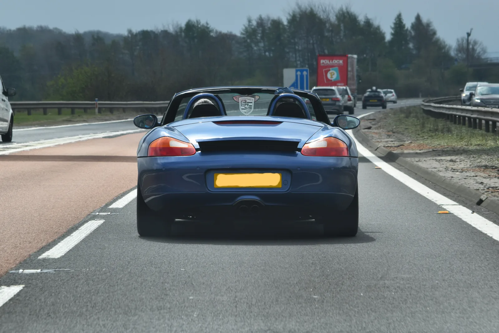 Porsche Boxster S 986 с открытой крышей, вид сзади