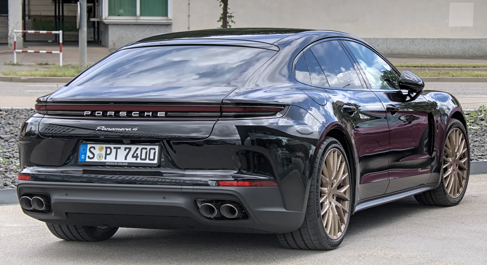 Porsche Panamera 4 третьего поколения, вид сзади