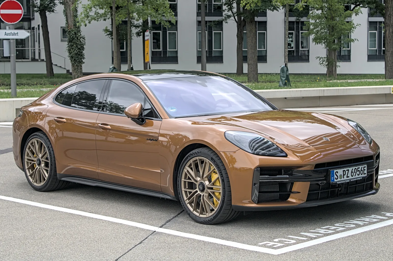 Porsche Panamera Turbo E-Hybrid третьего поколения