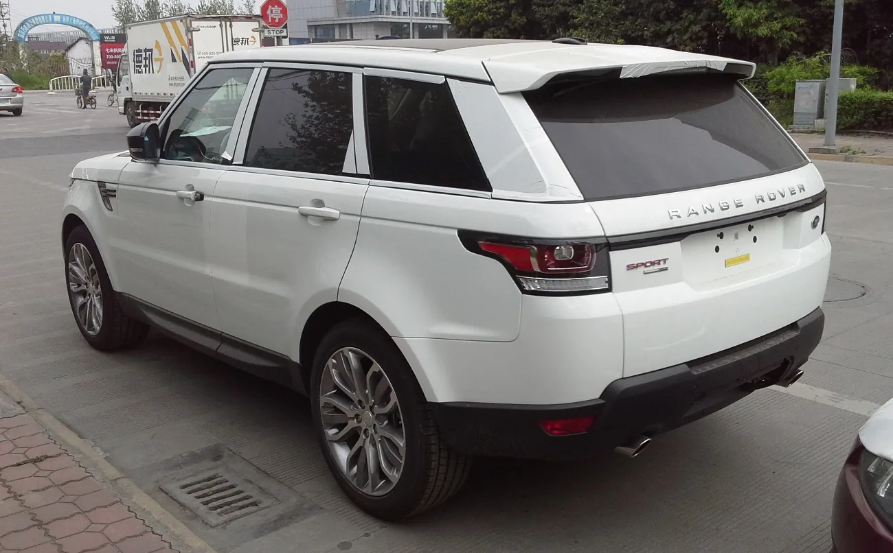 Range Rover Sport второго поколения, вид сзади