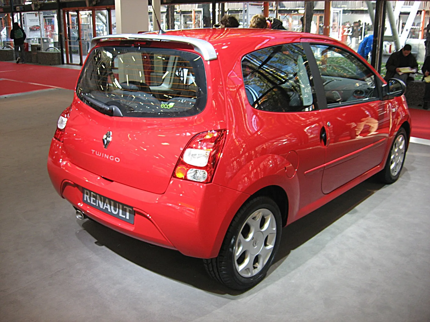 Renault Twingo II, вид сзади