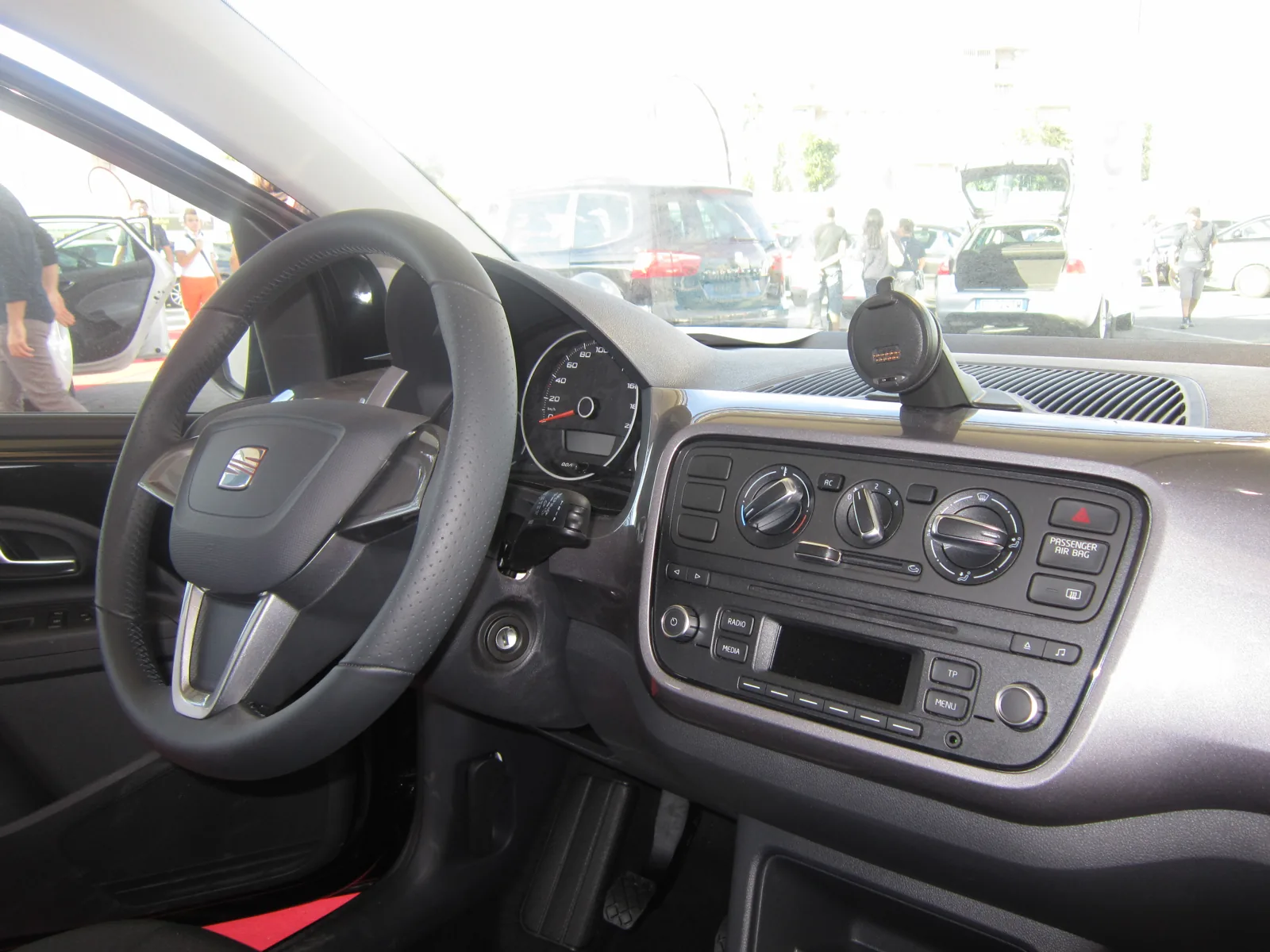 Передняя панель раннего Seat Mii