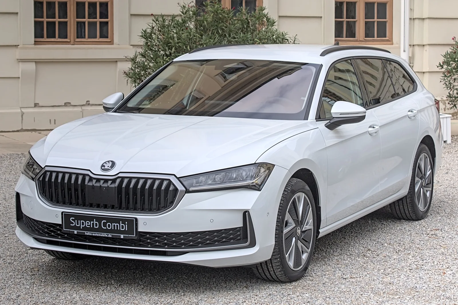 Skoda Superb IV — фотография автомобиля