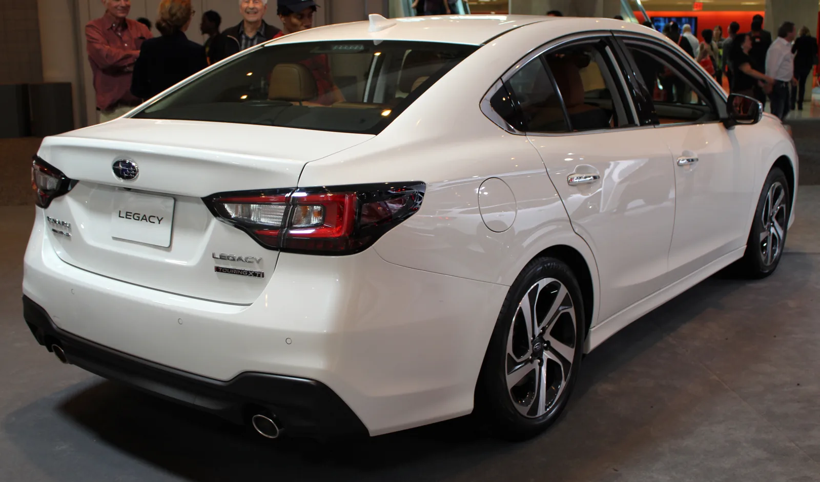 Subaru Legacy BW Touring XT, вид сзади