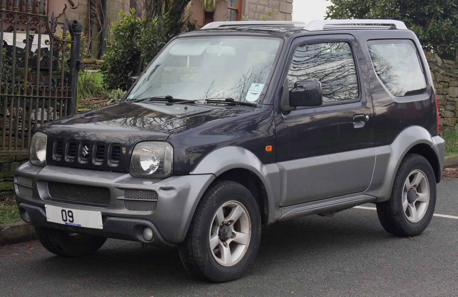 Suzuki Jimny JLX+ 2009 года, вид спереди