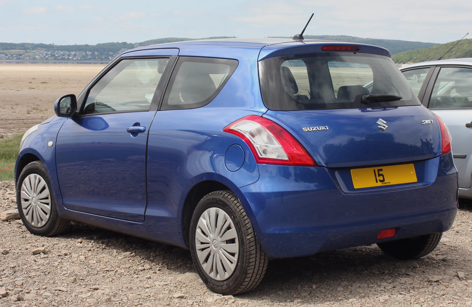 Трёхдверный Suzuki Swift FZ SZ2, вид сзади