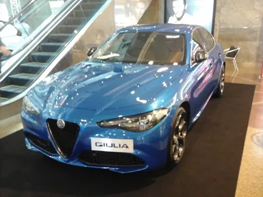 Alfa Romeo Giulia — фотография автомобиля