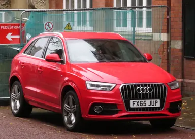 Красный Audi Q3 8U после обновления 2015 года