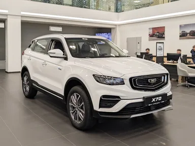 Белый Belgee X70 до обновления Plus: вид спереди и сбоку