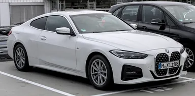 BMW 4 Coupe G22 с оформлением M Sport