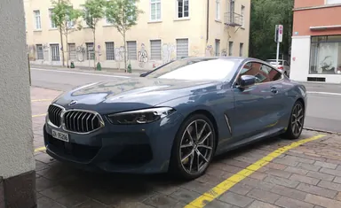 BMW 8 Coupe G15, вид спереди